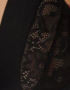 Triumph Soutien-gorge Plongeant Vivid Spotlight - Sans Armatures -Célèbre Lingerie Magasin 701928 C01 zoom detailRFP