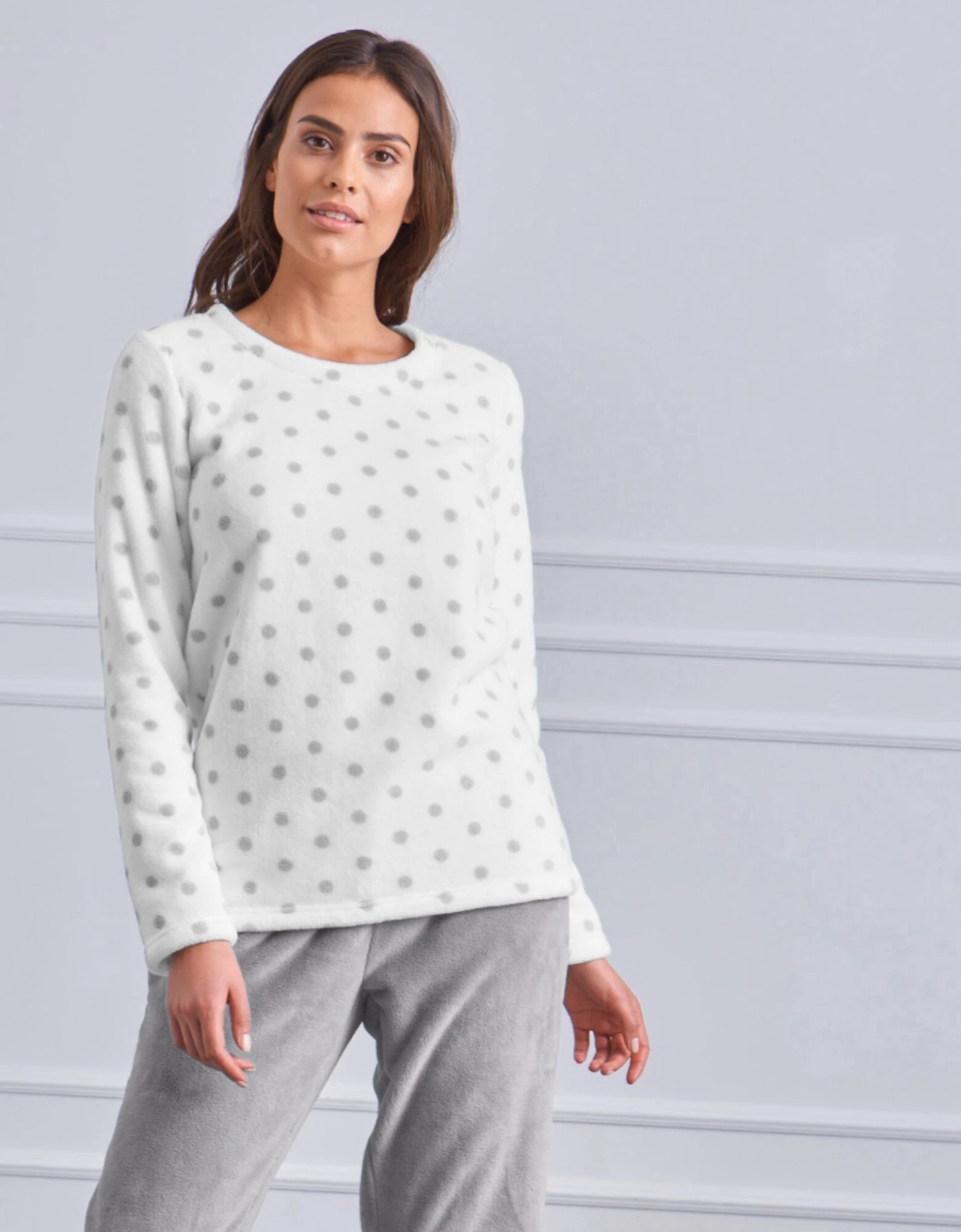 Pyjama Polaire Imprimé Pois Toucher Peluche Manches Longues 5 Pyjama Polaire Imprimé Pois Toucher Peluche Manches Longues – Image 3