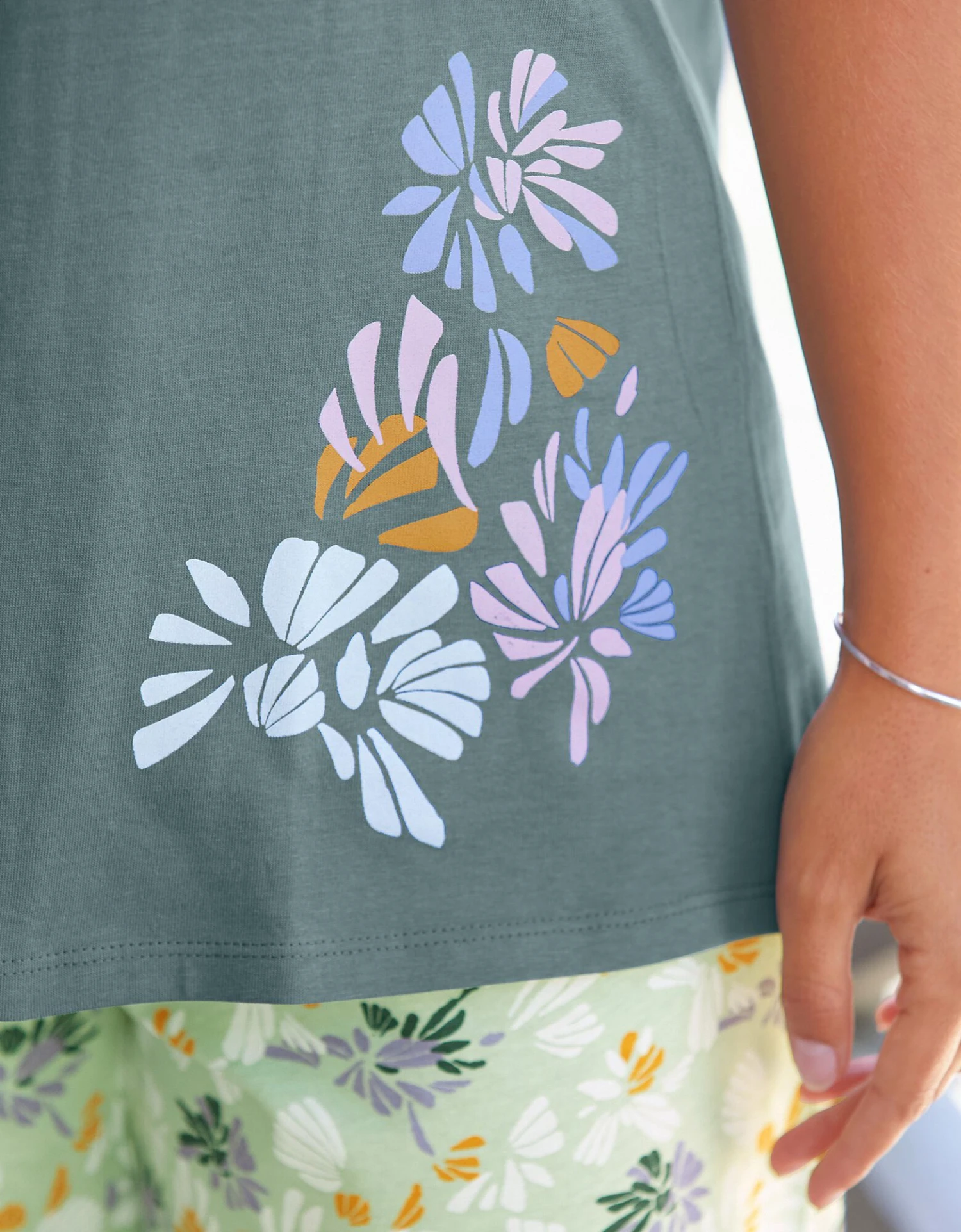 Tee-shirt Pyjama Manches Courtes Imprimé Placé "pétales De Fleurs" 7 Tee-shirt Pyjama Manches Courtes Imprimé Placé "pétales De Fleurs" – Image 5