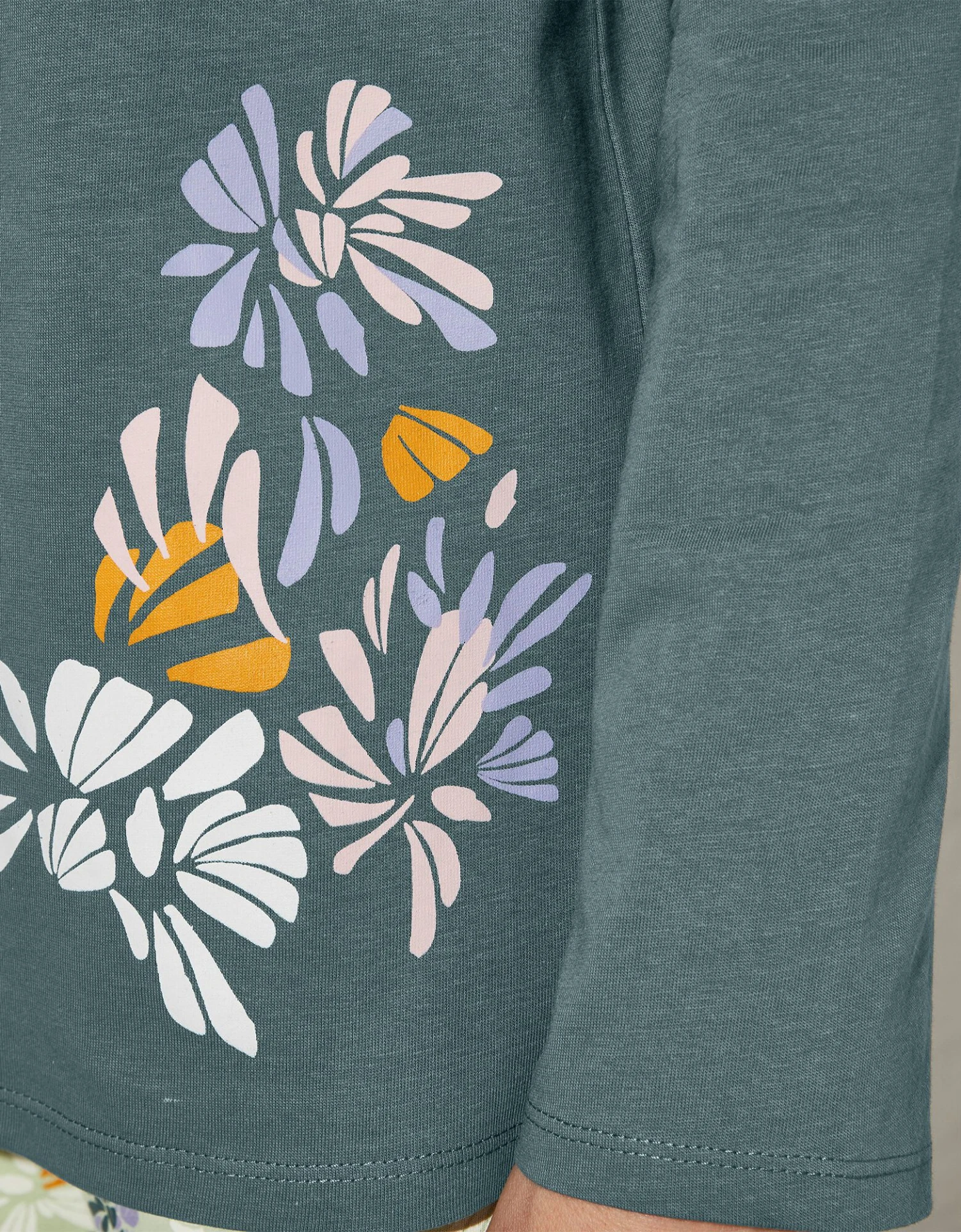 Tee-shirt Pyjama Manches Longues Imprimé Placé "pétales De Fleurs" 6 Tee-shirt Pyjama Manches Longues Imprimé Placé "pétales De Fleurs" – Image 4