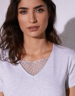 Tee-shirt Col Plumetis Manches Courtes -Célèbre Lingerie Magasin 703668 C01 zoomx vue3