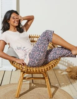Pyjama Pantacourt En Jersey Imprimé Plumes Avec Pochon Assorti