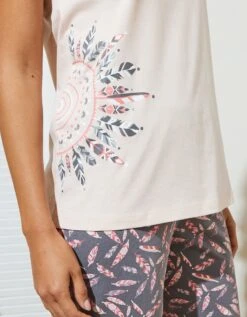 Pyjama Pantacourt En Jersey Imprimé Plumes Avec Pochon Assorti -Célèbre Lingerie Magasin 703678 C01 zoomx vue4