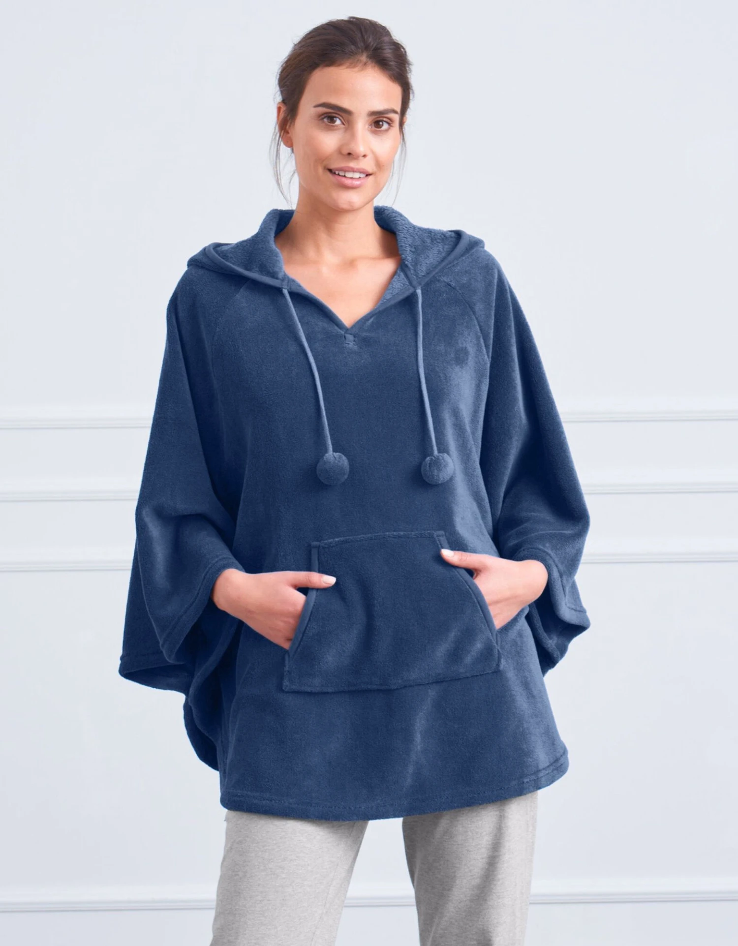 Poncho Polaire Toucher Peluche à Capuche 4 Poncho Polaire Toucher Peluche à Capuche – Image 2