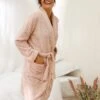 Peignoir Court Texturé En Polaire Peluche 1 Peignoir Court Texturé En Polaire Peluche -Célèbre Lingerie Magasin 704504 C01 zoomx