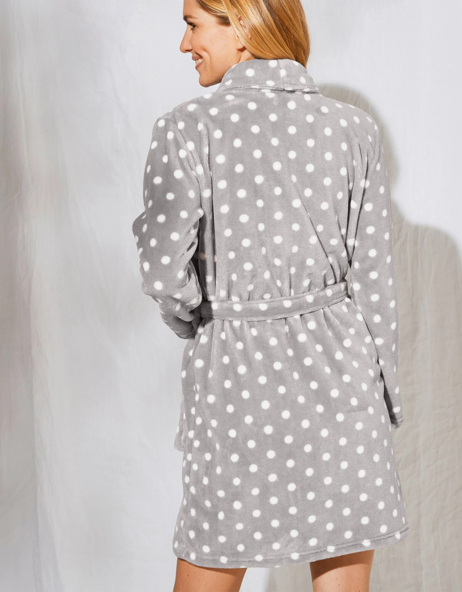 Peignoir Manches Longues Polaire Imprimée "pois" Toucher Peluche Longueur 92 Cm 4 Peignoir Manches Longues Polaire Imprimée "pois" Toucher Peluche Longueur 92 Cm – Image 2