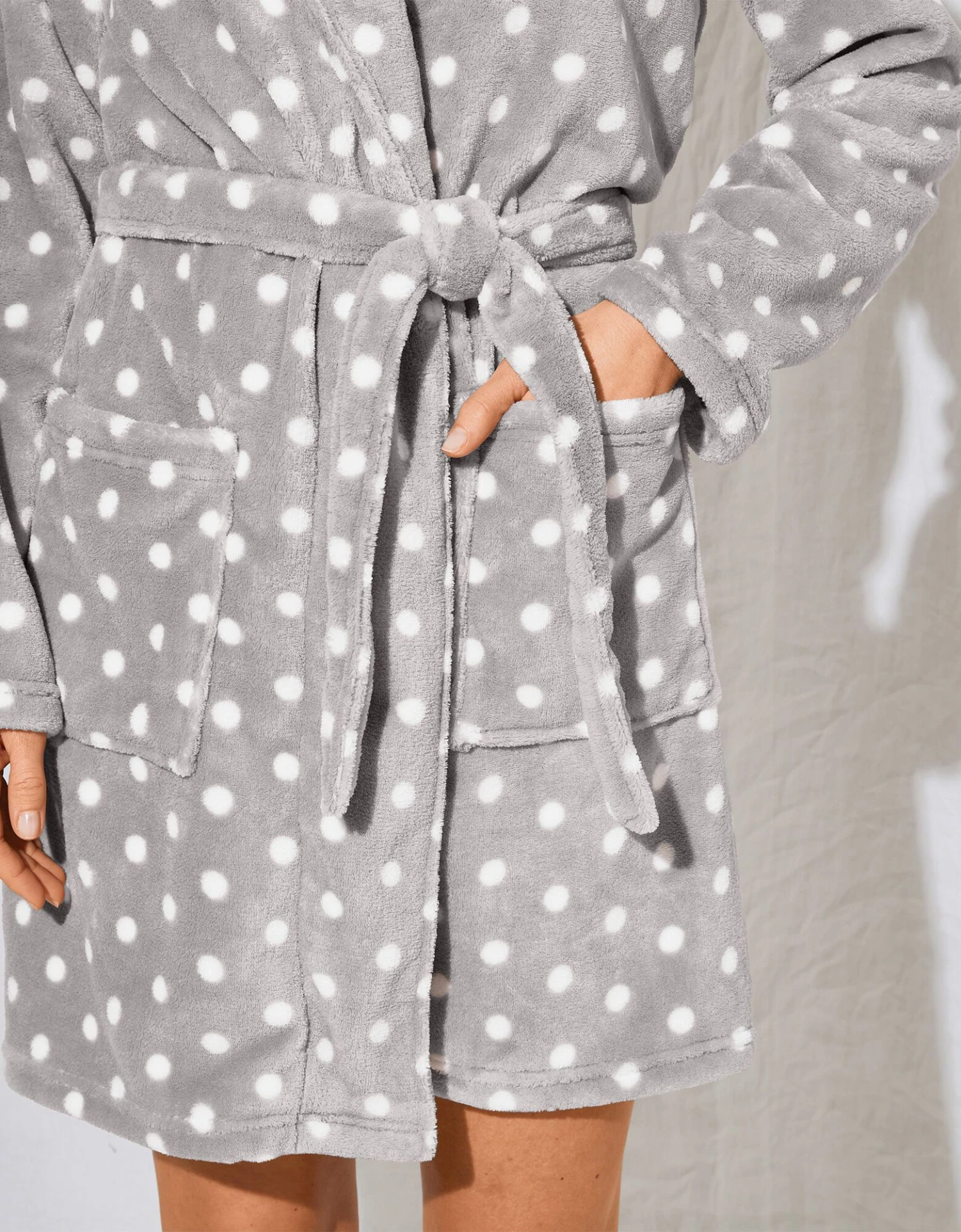 Peignoir Manches Longues Polaire Imprimée "pois" Toucher Peluche Longueur 92 Cm 7 Peignoir Manches Longues Polaire Imprimée "pois" Toucher Peluche Longueur 92 Cm – Image 5
