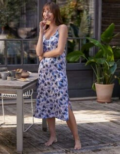 Nuisette Longue Satin Imprimé Bretelles Croisées Dos -Célèbre Lingerie Magasin 706186 C01 zoomx vue7