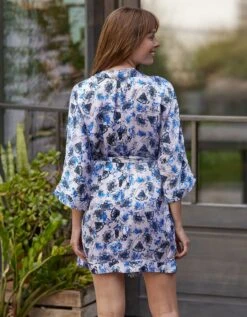 Peignoir Court Forme Kimono Satin Imprimé Fleuri 10 Peignoir Court Forme Kimono Satin Imprimé Fleuri -Célèbre Lingerie Magasin 706188 C01 zoomx vue3