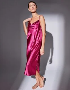 Nuisette Longue Satin Et Dentelle - Col Bénitier 10 Nuisette Longue Satin Et Dentelle - Col Bénitier -Célèbre Lingerie Magasin 706194 C01 zoomx vue4