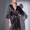 Peignoir Court Satin Et Dentelle 2 Peignoir Court Satin Et Dentelle -Célèbre Lingerie Magasin 706196 C01 zoomx
