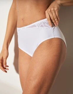 Triumph Culotte Forme Maxi "Modern Lace" -Célèbre Lingerie Magasin 707892 C01 zoomx vue4